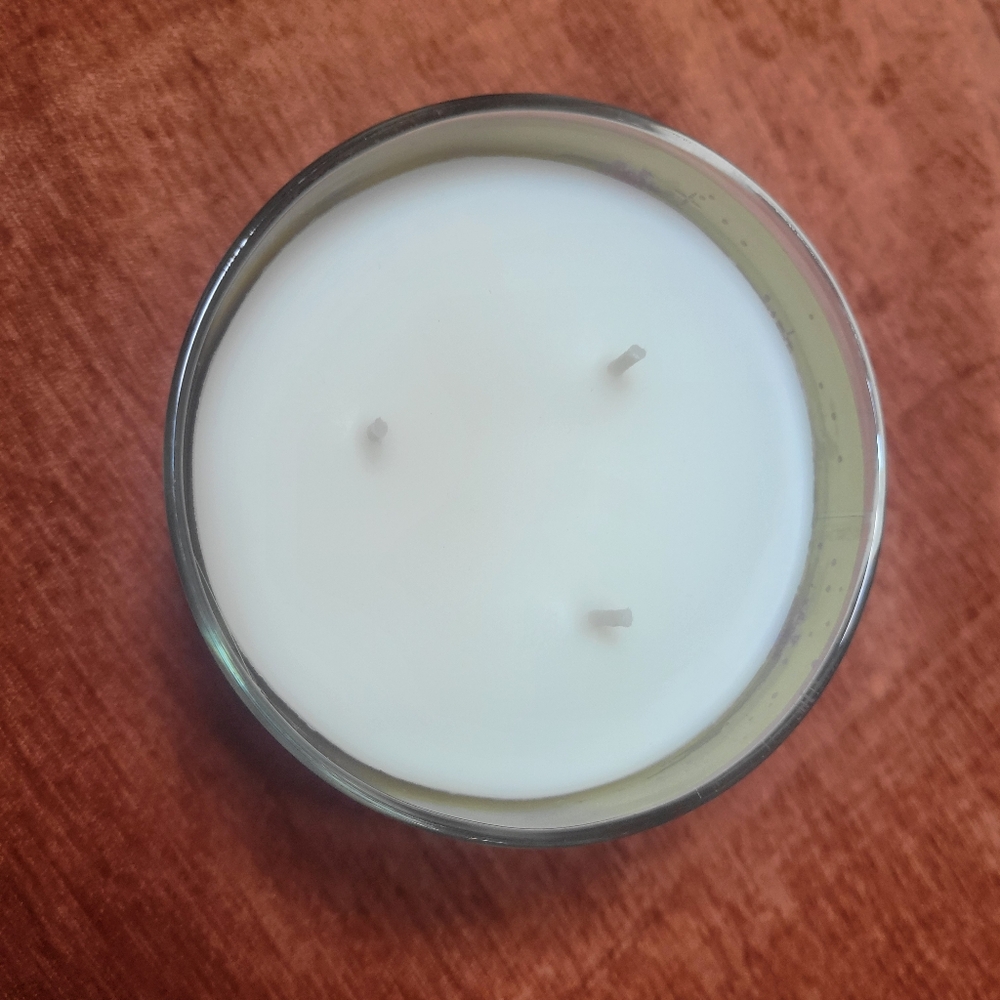 New Bath & Body Works Strawberry Snowflakes 3 Wick Candle - Picture 3 of 3